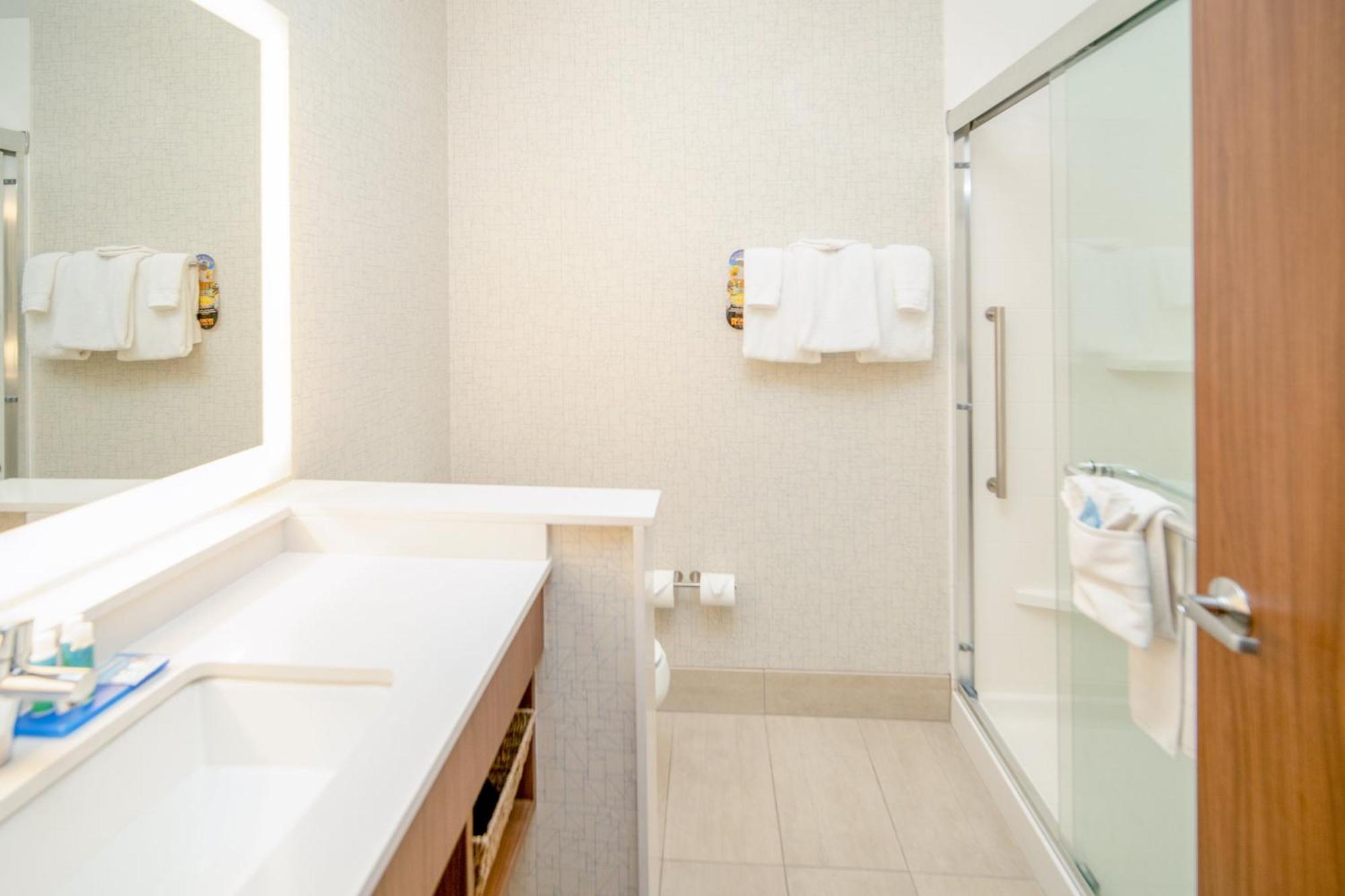 Express Houghton-keweenaw By Ihg Hotel 2*