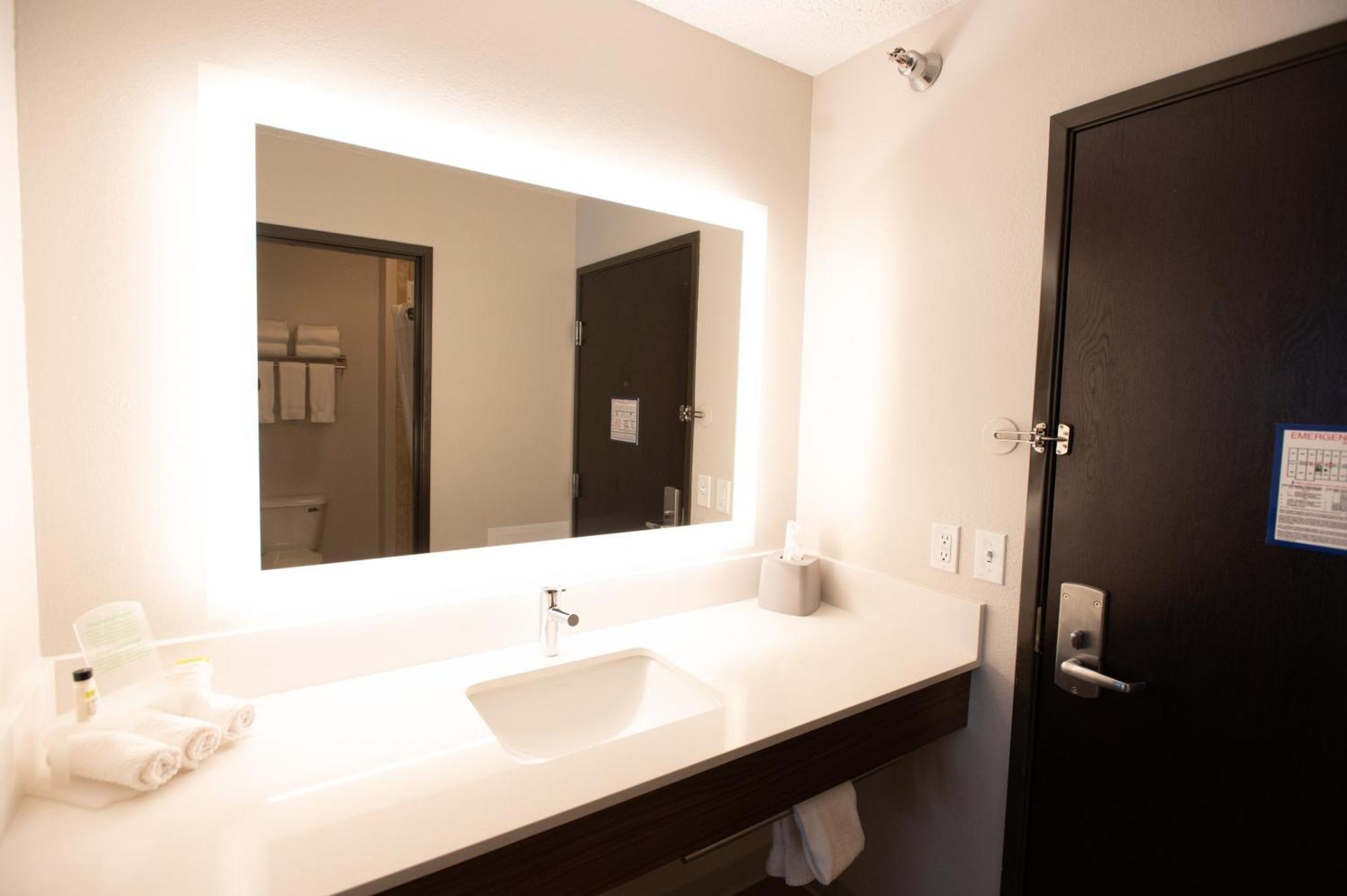 Hotel Express Houghton-keweenaw By Ihg Houghton